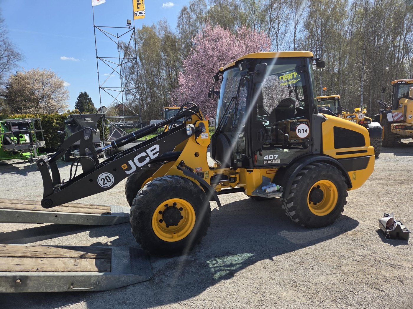 JCB 407 – Radlader im Mietpark